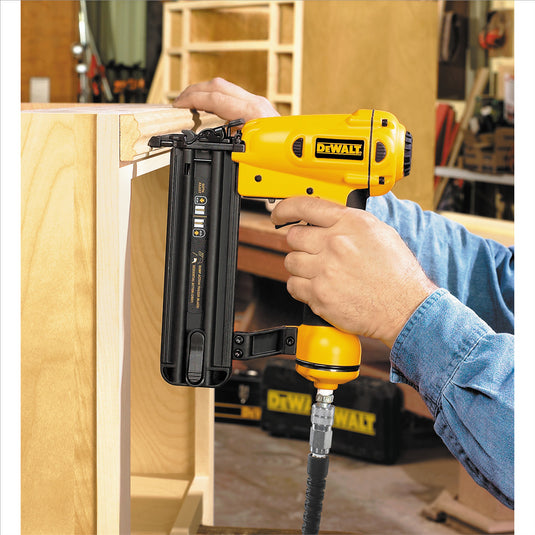 DeWalt BRAD NAILER KIT